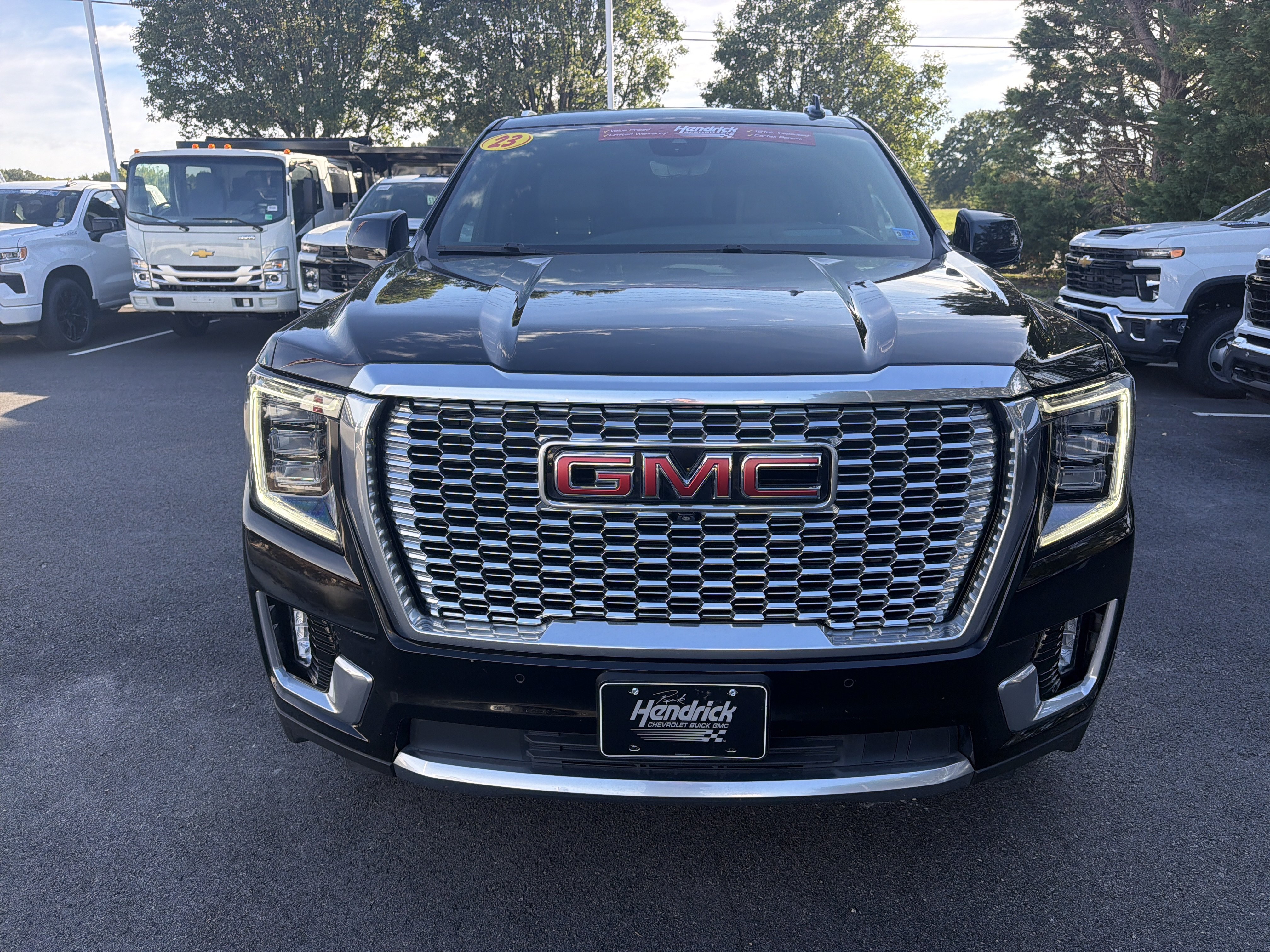 Used 2023 GMC Yukon XL Denali w/ Advanced Technology Package AWD/4WD image 3