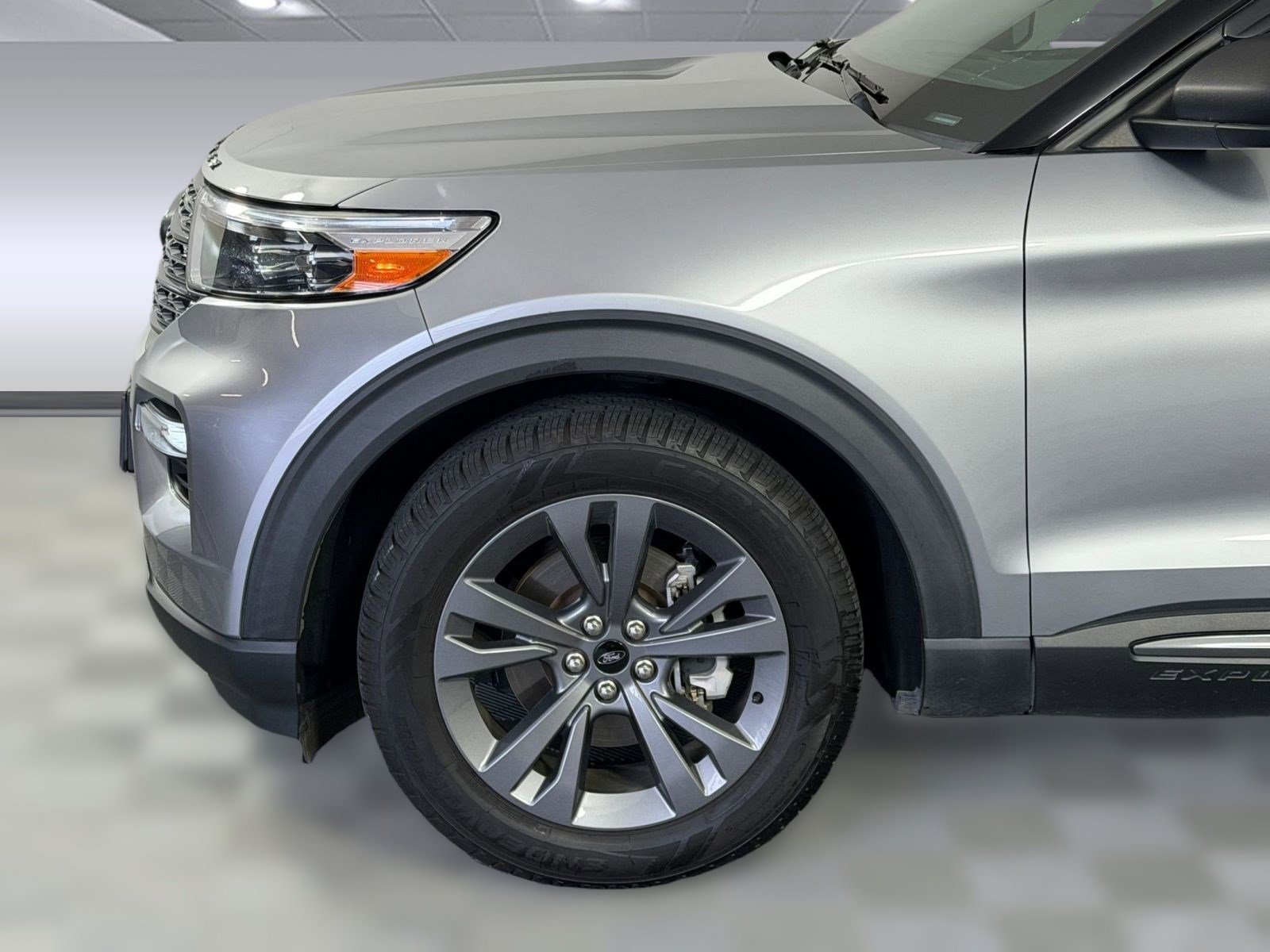 Used 2021 Ford Explorer XLT w/ Equipment Group 202A RWD image 11