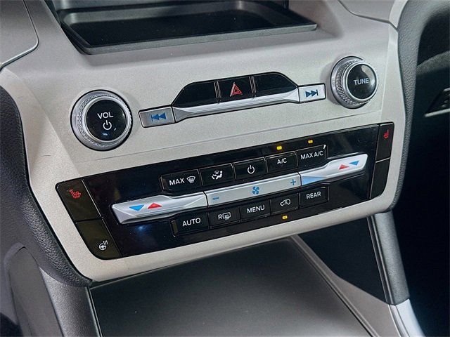 Used 2024 Ford Explorer XLT w/ Equipment Group 202A image 15