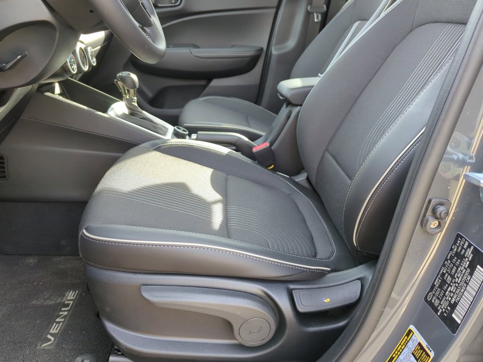 Certified 2025 Hyundai Venue Limited image 11