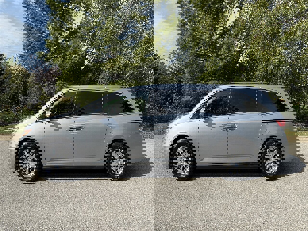 Used 2017 Honda Odyssey EX-L image 2