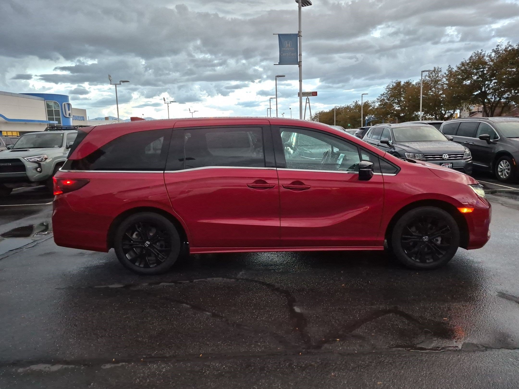 Used 2025 Honda Odyssey Sport-L image 2