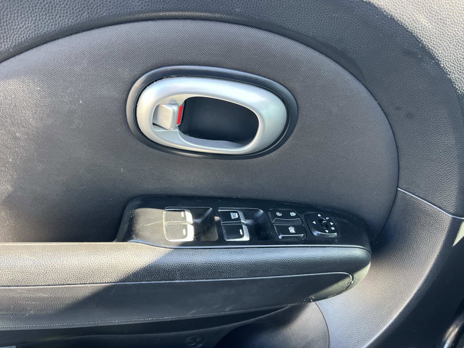 Used 2017 Kia Soul FWD image 25
