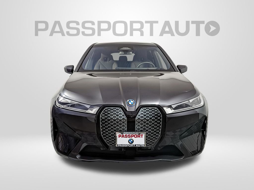 Used 2025 BMW iX xDrive50 w/ Premium Package image 9
