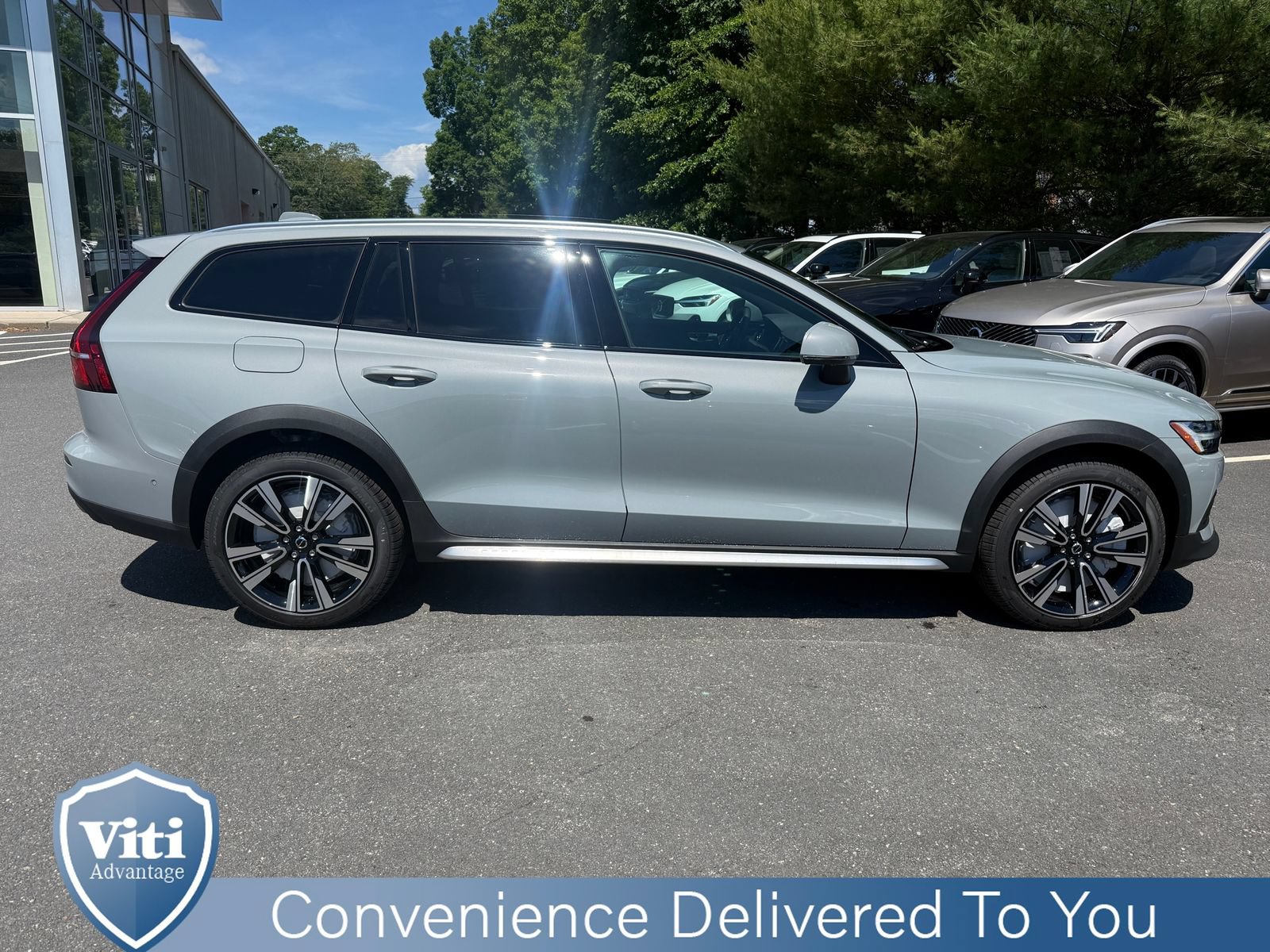 New 2026 Volvo V60 B5 Cross Country Ultra w/ Climate Package AWD/4WD image 9