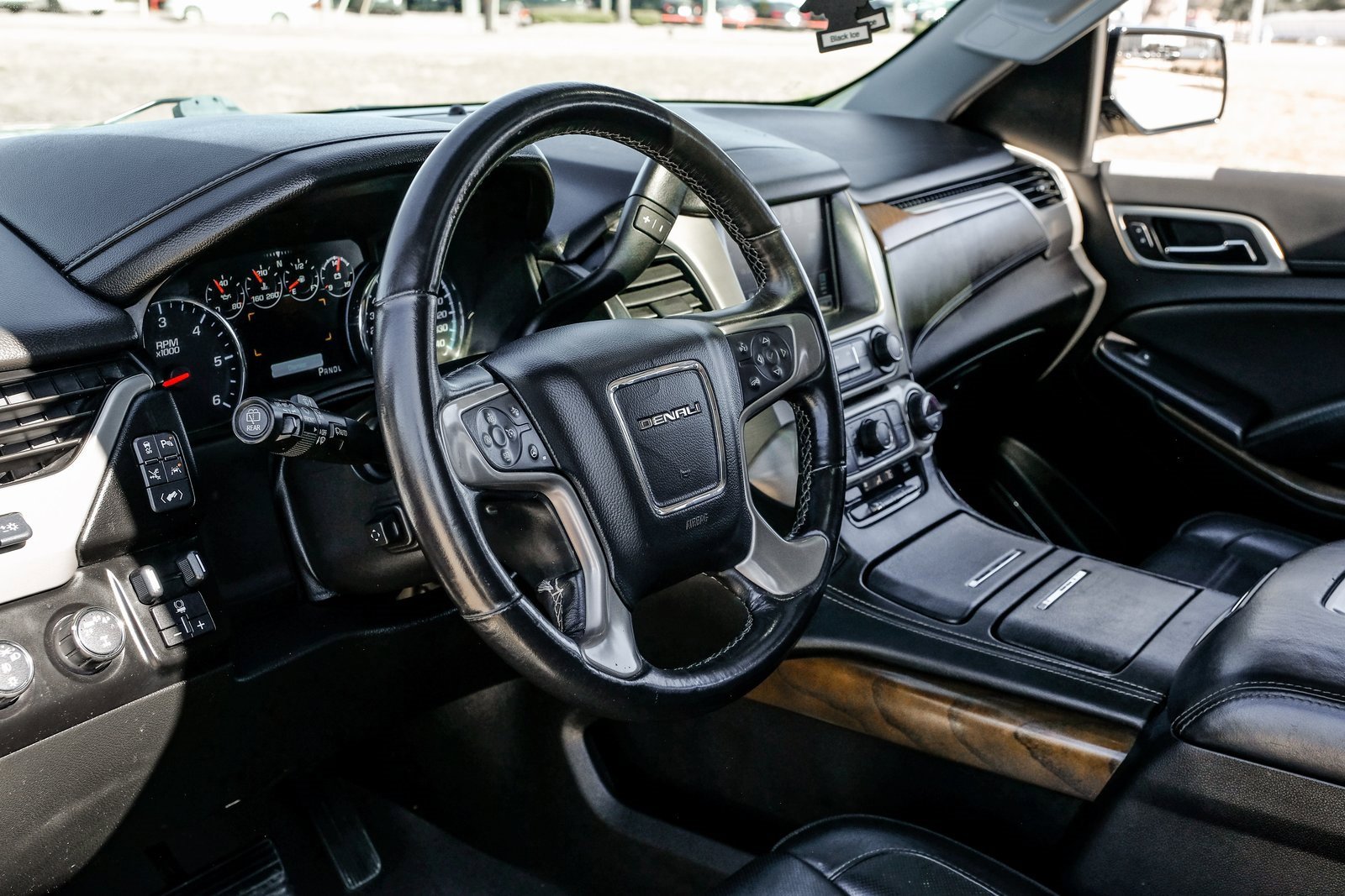 Used 2020 GMC Yukon Denali w/ Denali Ultimate Package image 18