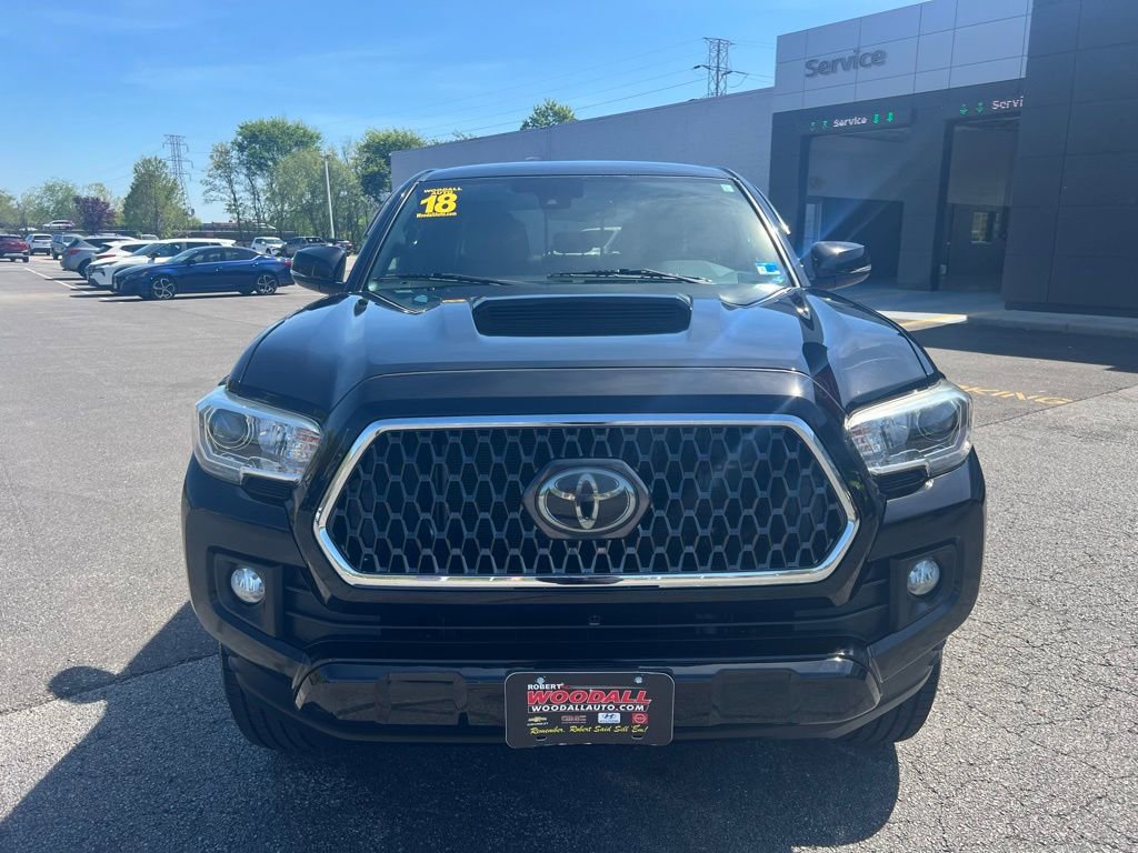 Used 2018 Toyota Tacoma TRD Sport w/ Technology Package image 2