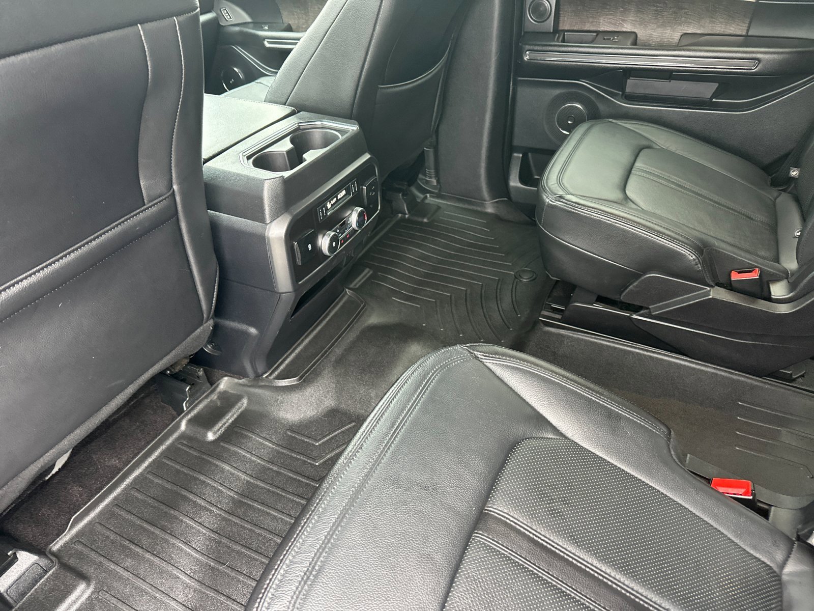 Used 2020 Ford Expedition Limited image 12
