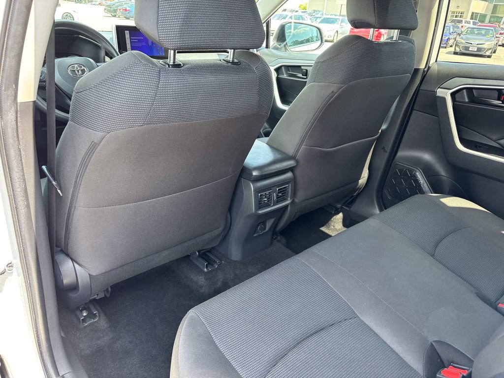 Used 2025 Toyota RAV4 LE AWD/4WD image 40