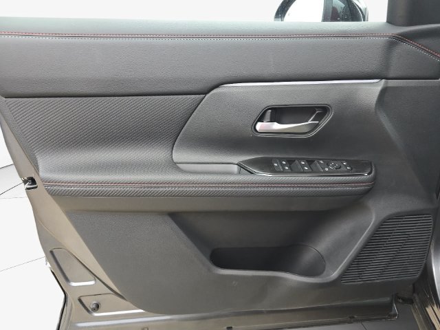 New 2027 Nissan Kicks SR w/ SR Premium Package FWD image 27