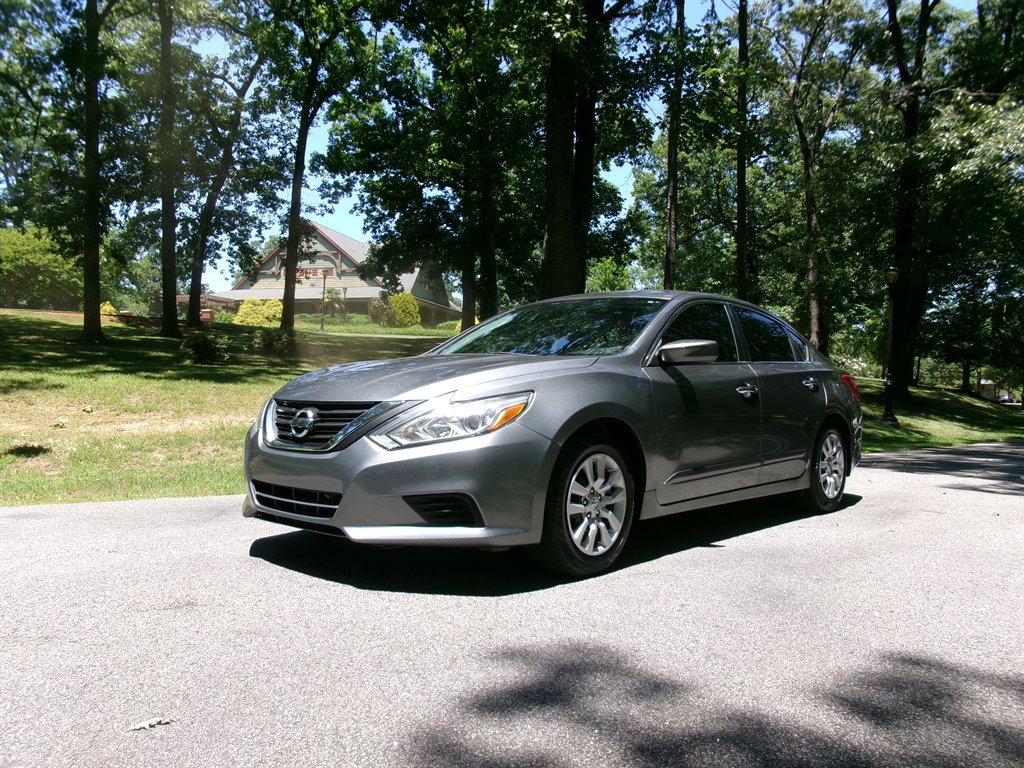 Used 2017 Nissan Altima 2.5 S w/ Power Driver Seat Package FWD image 1