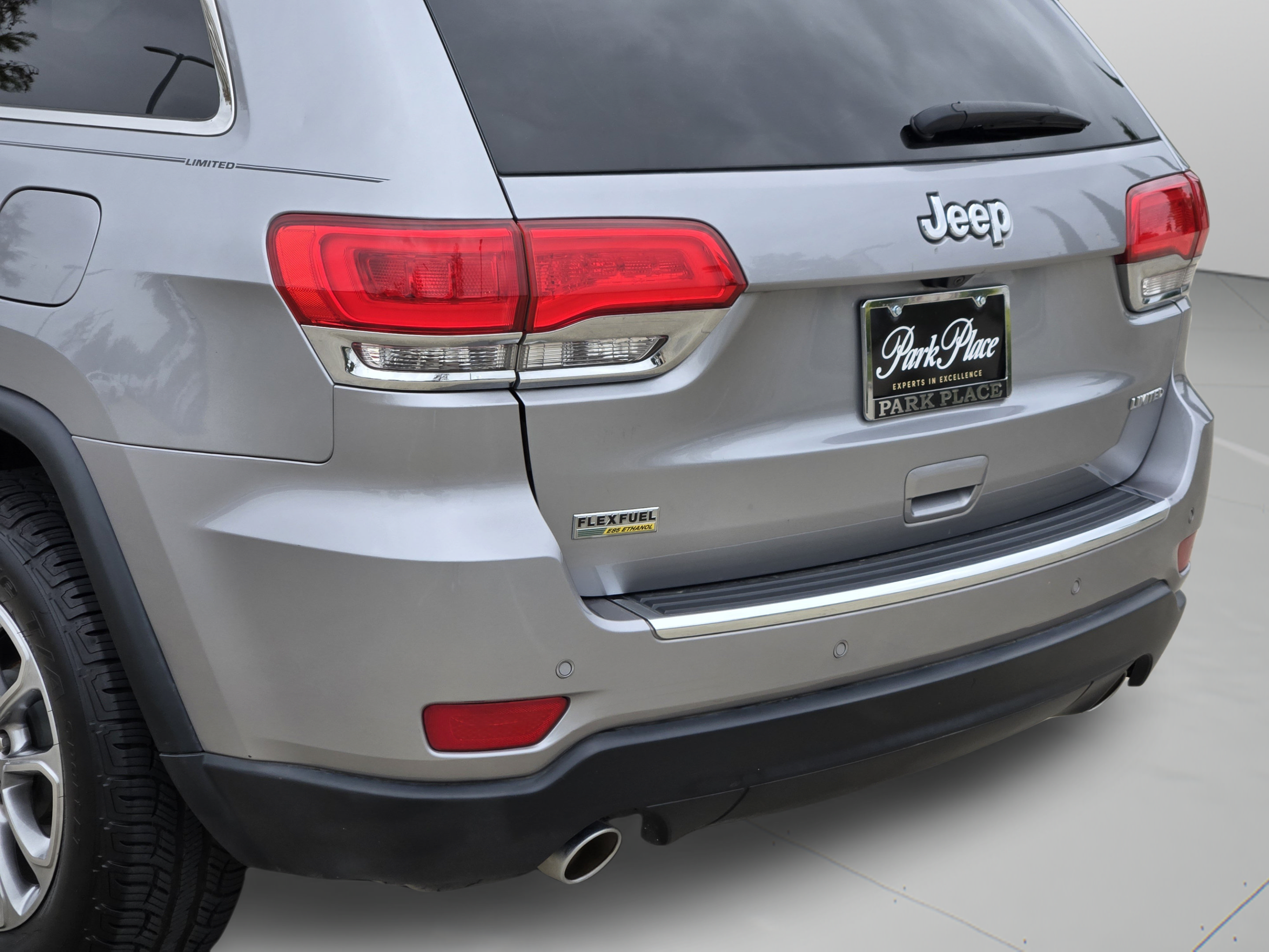 Used 2014 Jeep Grand Cherokee Limited w/ Luxury Group II RWD image 34