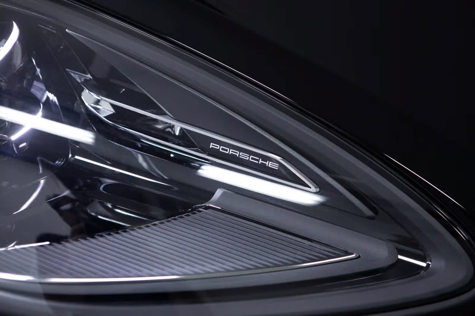 Certified 2026 Porsche Macan AWD/4WD image 16