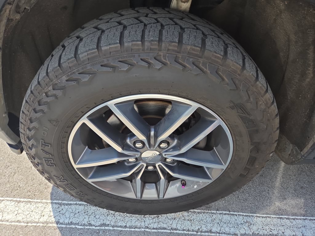 Used 2017 Jeep Grand Cherokee Limited AWD/4WD image 8