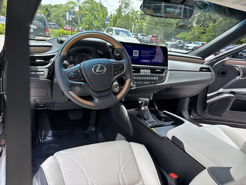 Used 2024 Lexus ES 300h Ultra Luxury w/ Accessory Package (Z2) FWD image 35