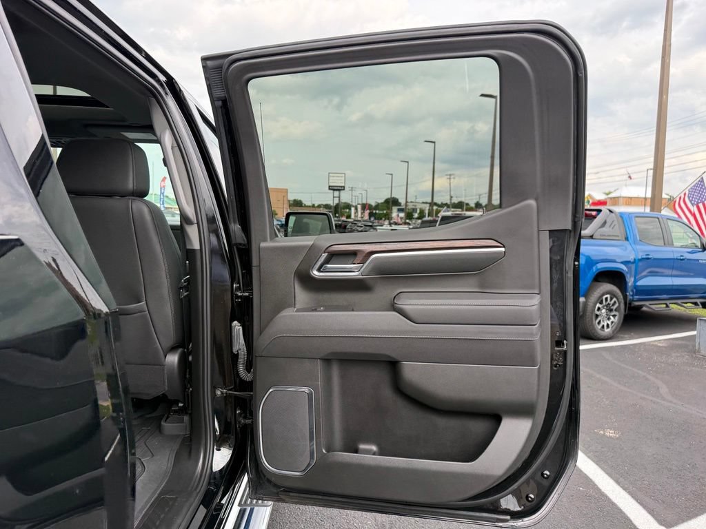 Used 2025 GMC Sierra 1500 SLT w/ SLT Premium Package AWD/4WD image 19