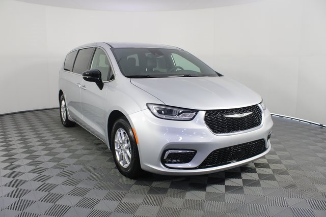 New 2026 Chrysler Pacifica Select image 29