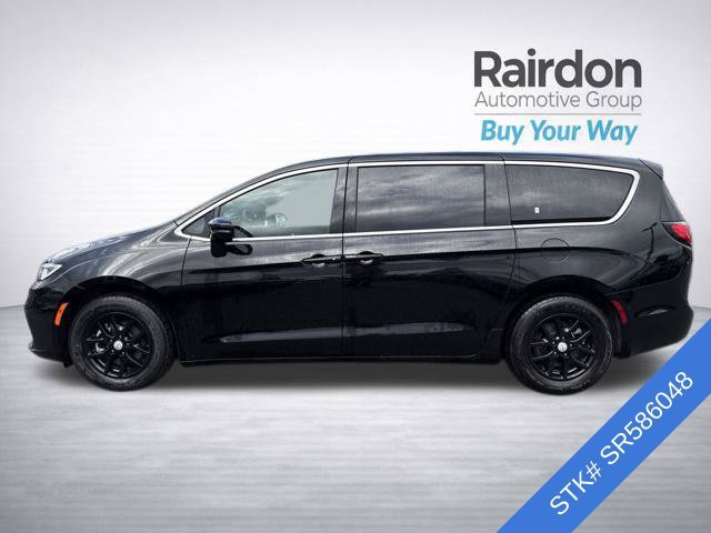 Used 2025 Chrysler Pacifica Select FWD image 4