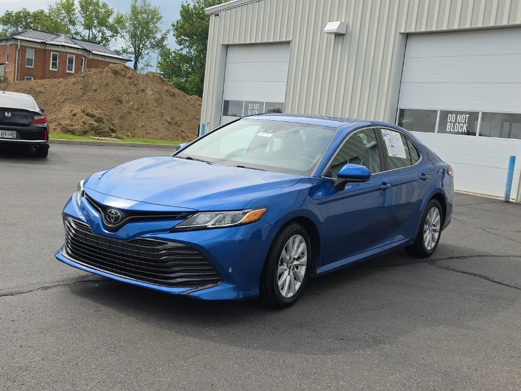 Used 2019 Toyota Camry LE FWD image 3