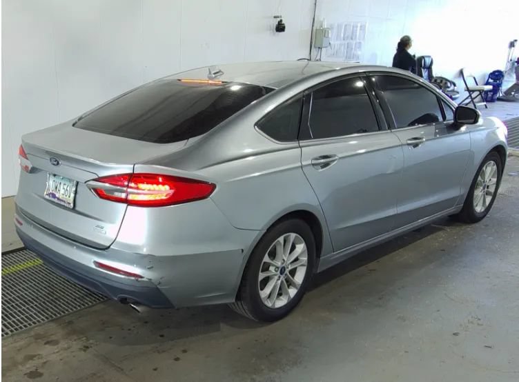 Used 2020 Ford Fusion SE FWD image 2