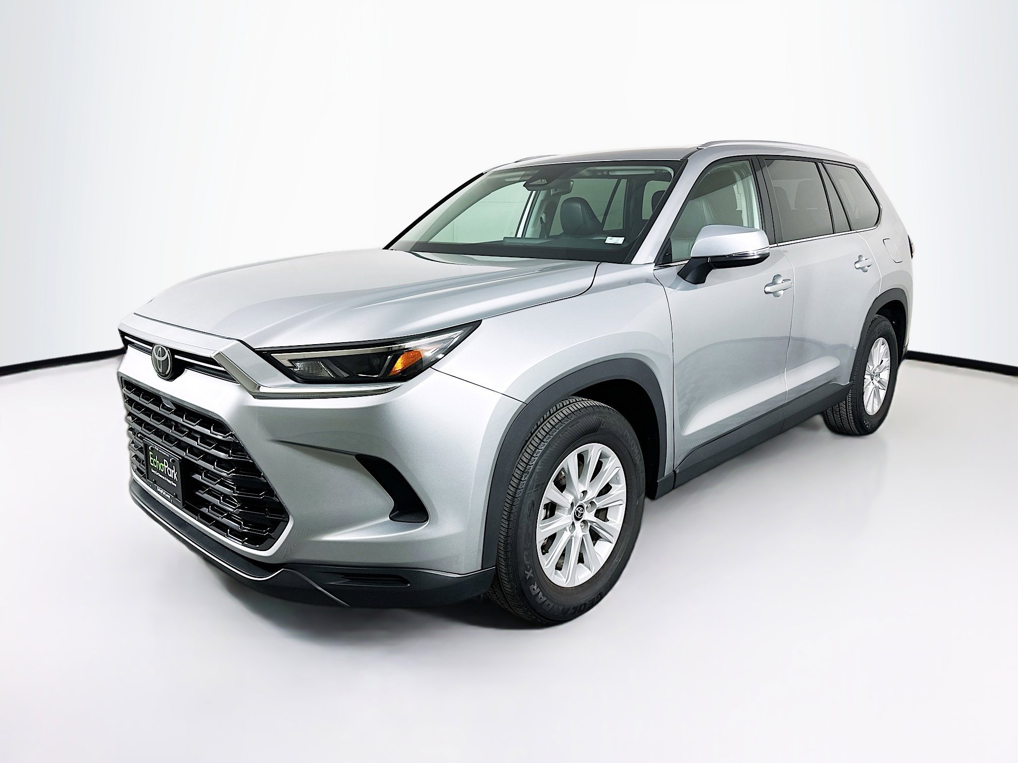 Used 2025 Toyota Grand Highlander AWD image 3