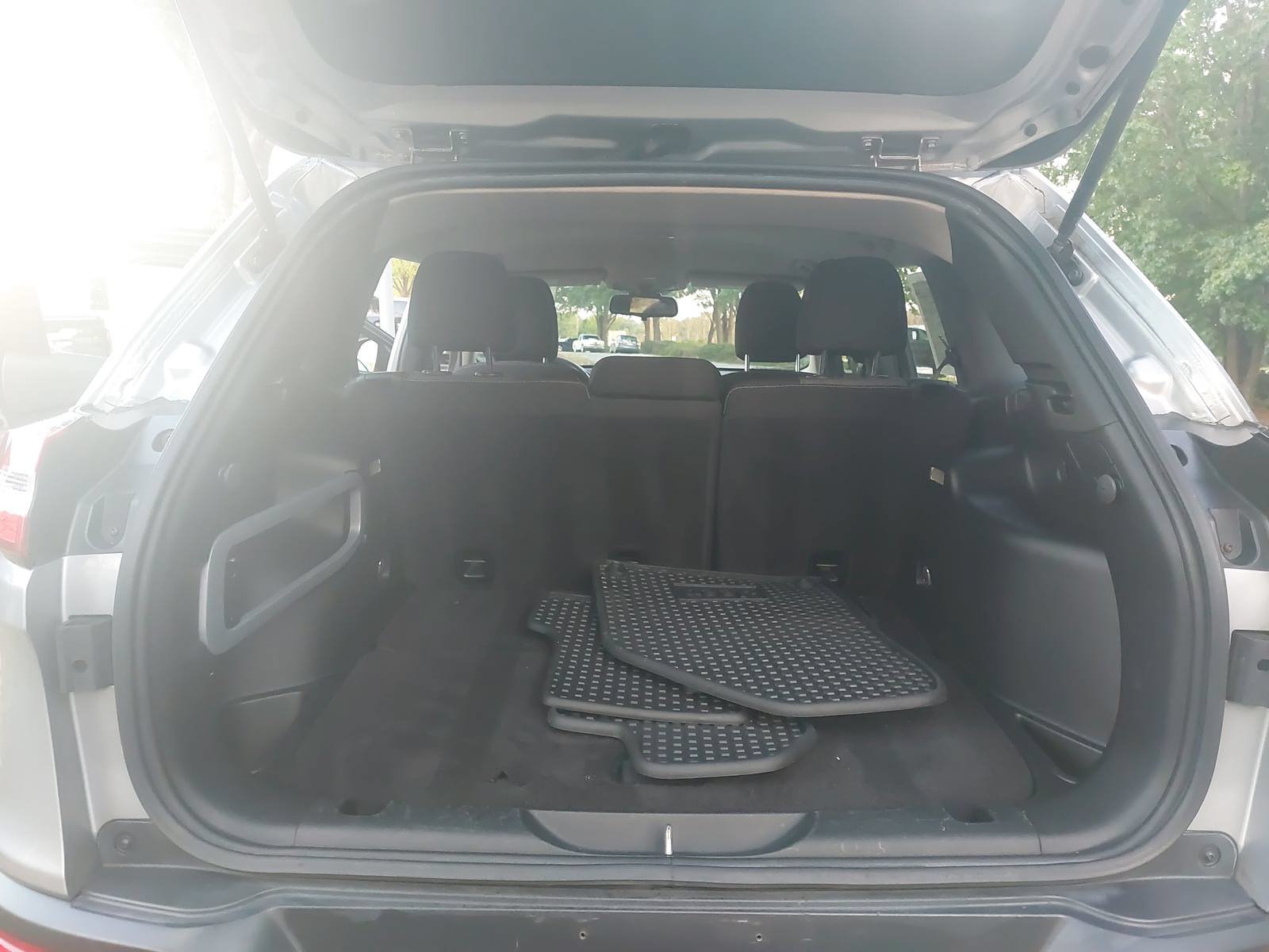 Used 2015 Jeep Cherokee Sport w/ Cold Weather Group AWD/4WD image 12