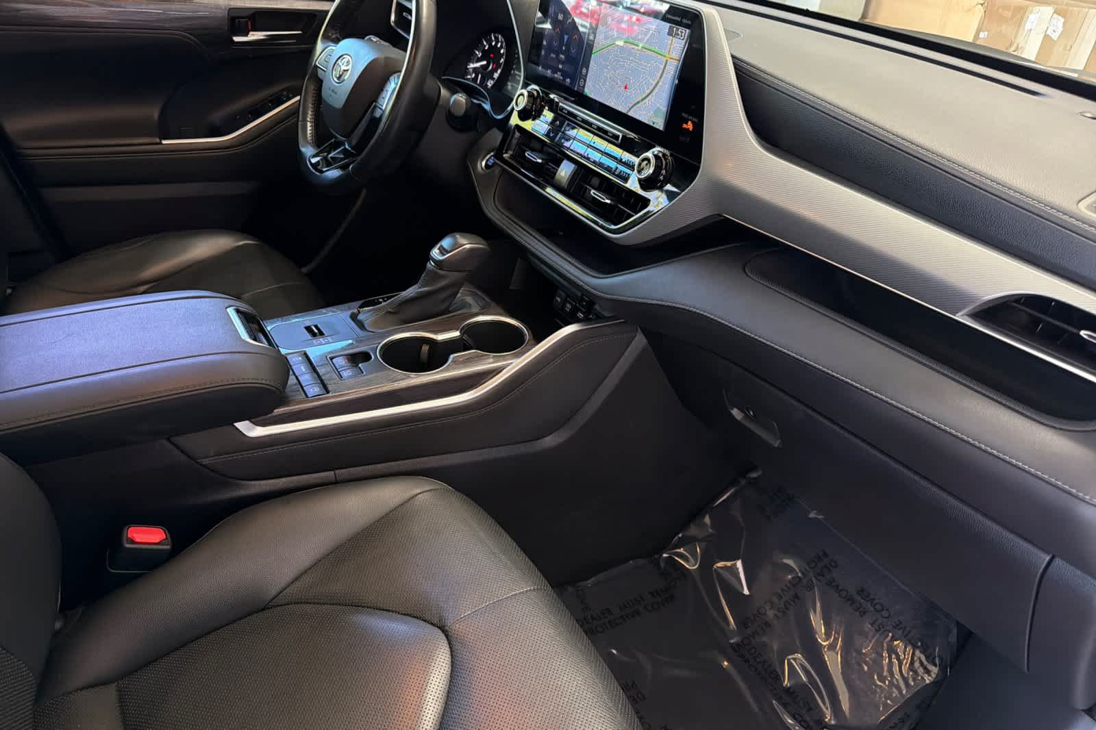 Used 2021 Toyota Highlander Platinum FWD image 17