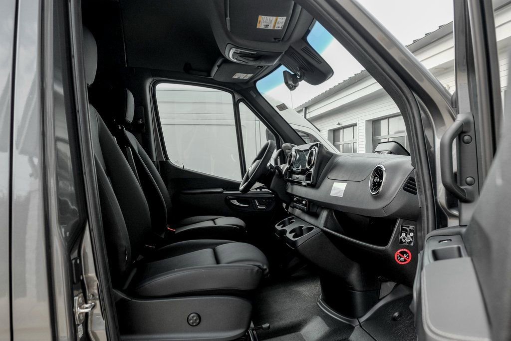 Used 2025 Mercedes-Benz Sprinter 2500 image 21