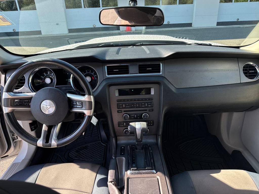 Used 2010 Ford Mustang Premium RWD image 16
