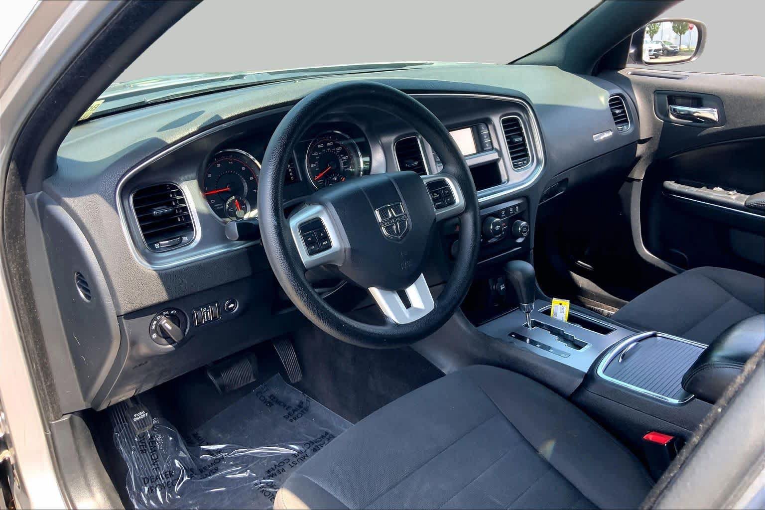 Used 2014 Dodge Charger SE RWD image 18
