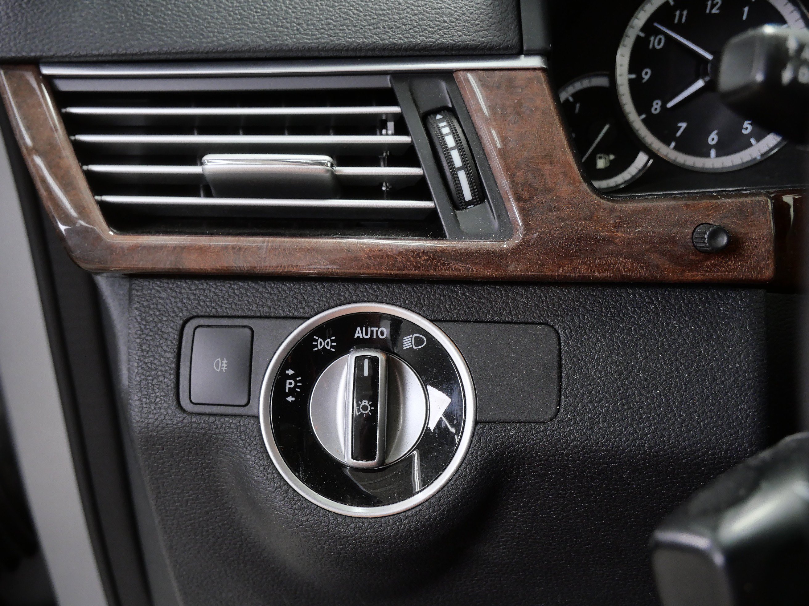 Used 2012 Mercedes-Benz E 350 4MATIC Sedan image 23