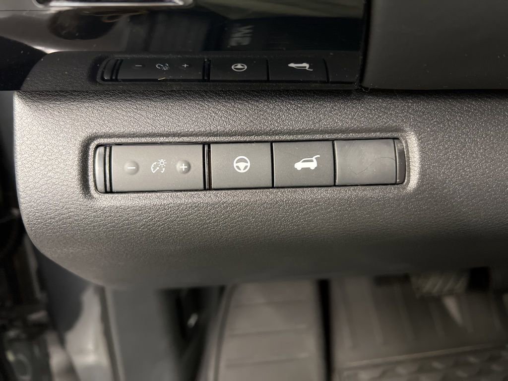 Used 2025 Nissan Pathfinder SV AWD/4WD image 22