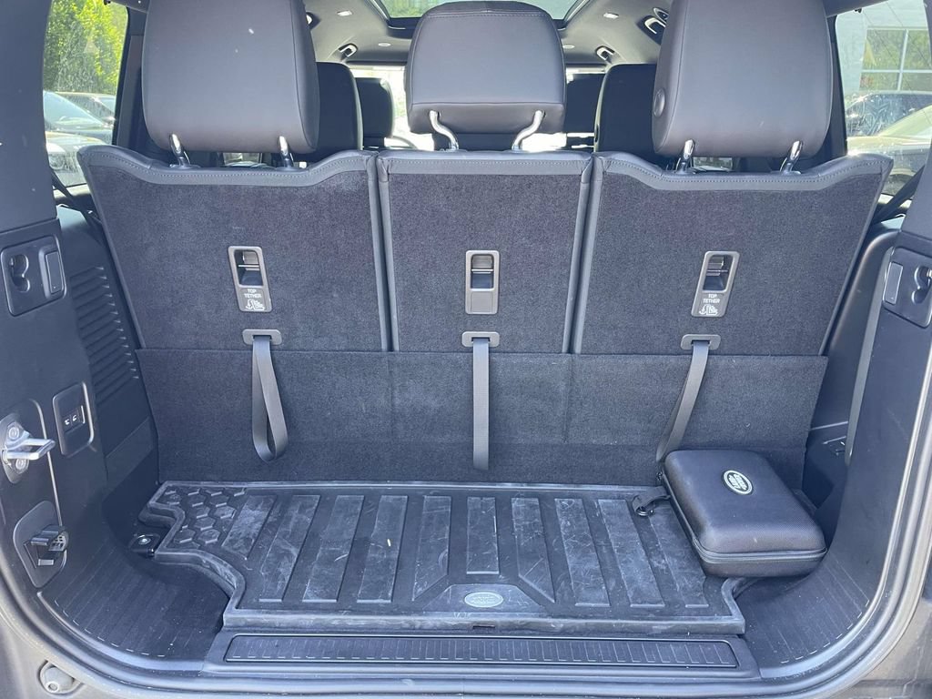 Certified 2023 Land Rover Defender 130 X-Dynamic SE AWD/4WD image 19