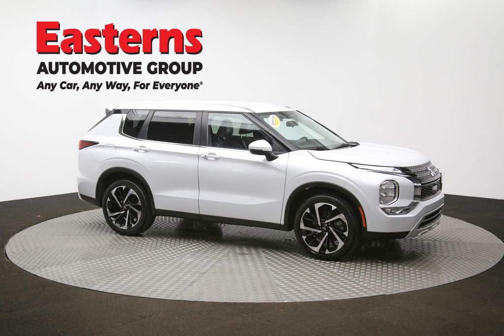 Used 2024 Mitsubishi Outlander SE image 48