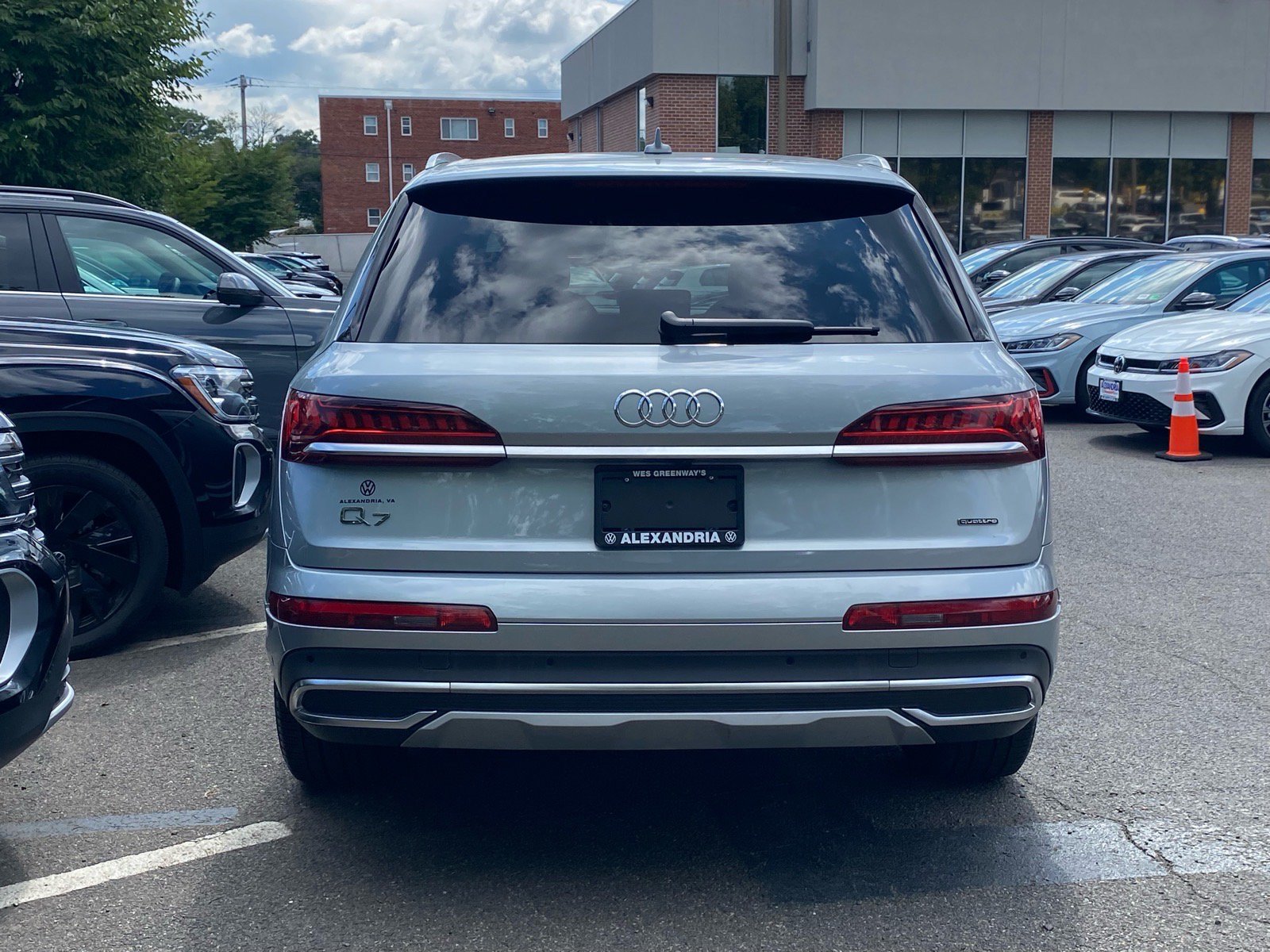 Used 2023 Audi Q7 2.0T Premium w/ Convenience Package AWD/4WD image 4