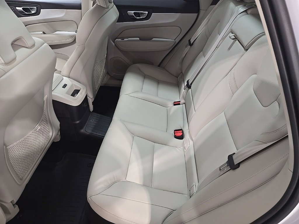 Used 2025 Volvo XC60 T8 Core w/ Climate Package image 18