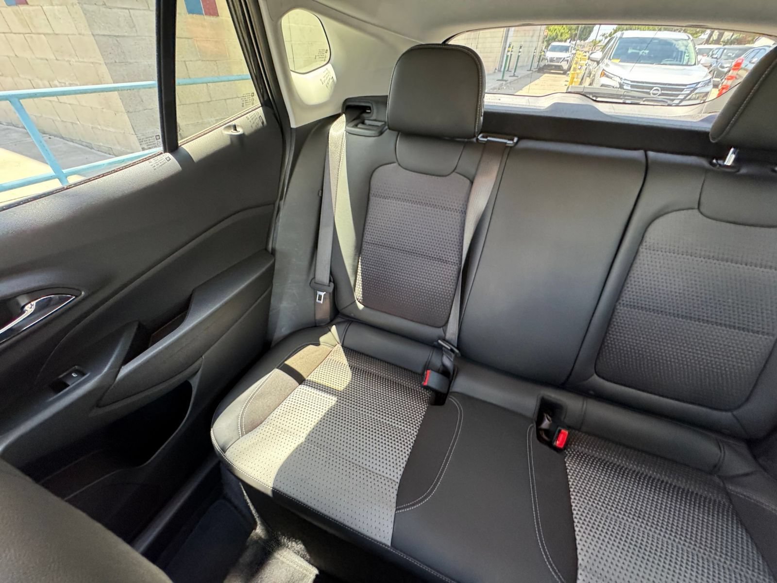 Used 2025 Chevrolet Trax LT FWD image 39