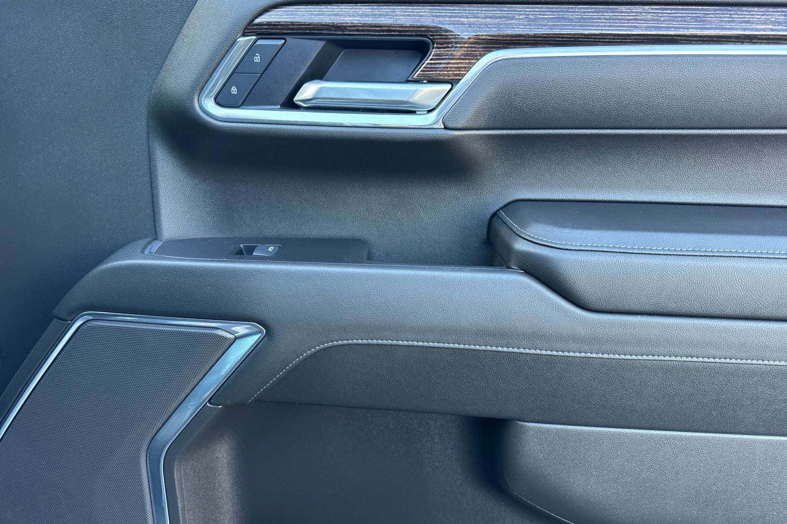 Used 2025 GMC Sierra 1500 Elevation image 19