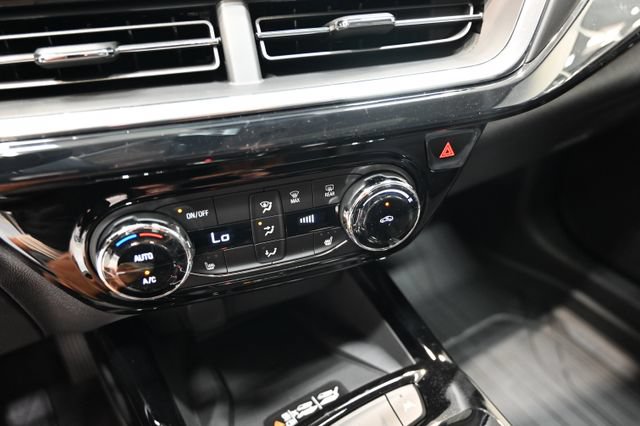 New 2026 Chevrolet Trax ACTIV w/ Sunroof Package FWD image 17