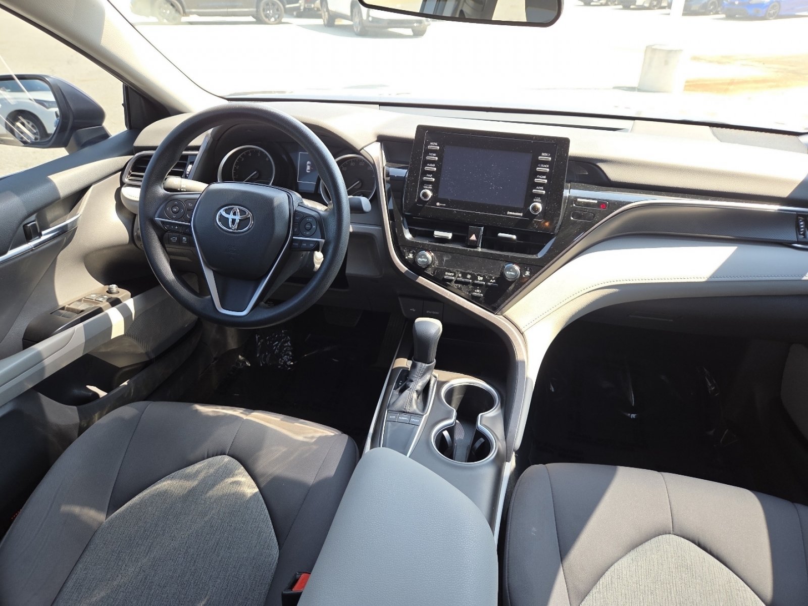 Used 2022 Toyota Camry LE w/ Carpet Mat Package (TMS) FWD image 23