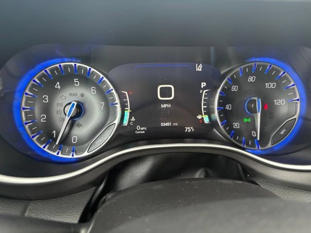 Used 2023 Chrysler Pacifica Touring-L FWD image 26