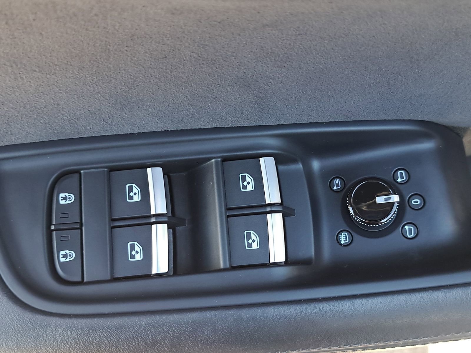 Used 2023 Audi RS Q8 image 30