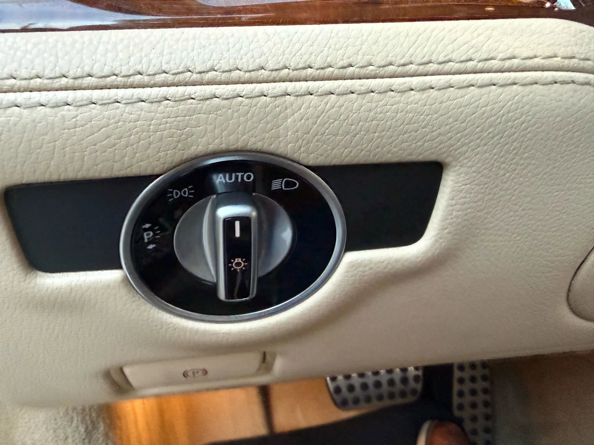 Used 2014 Mercedes-Benz SL 550 image 36