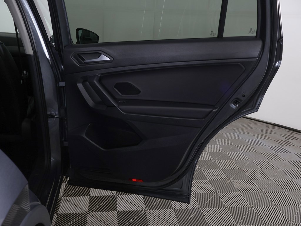 Used 2019 Volkswagen Tiguan SE w/ Panoramic Sunroof Package image 23