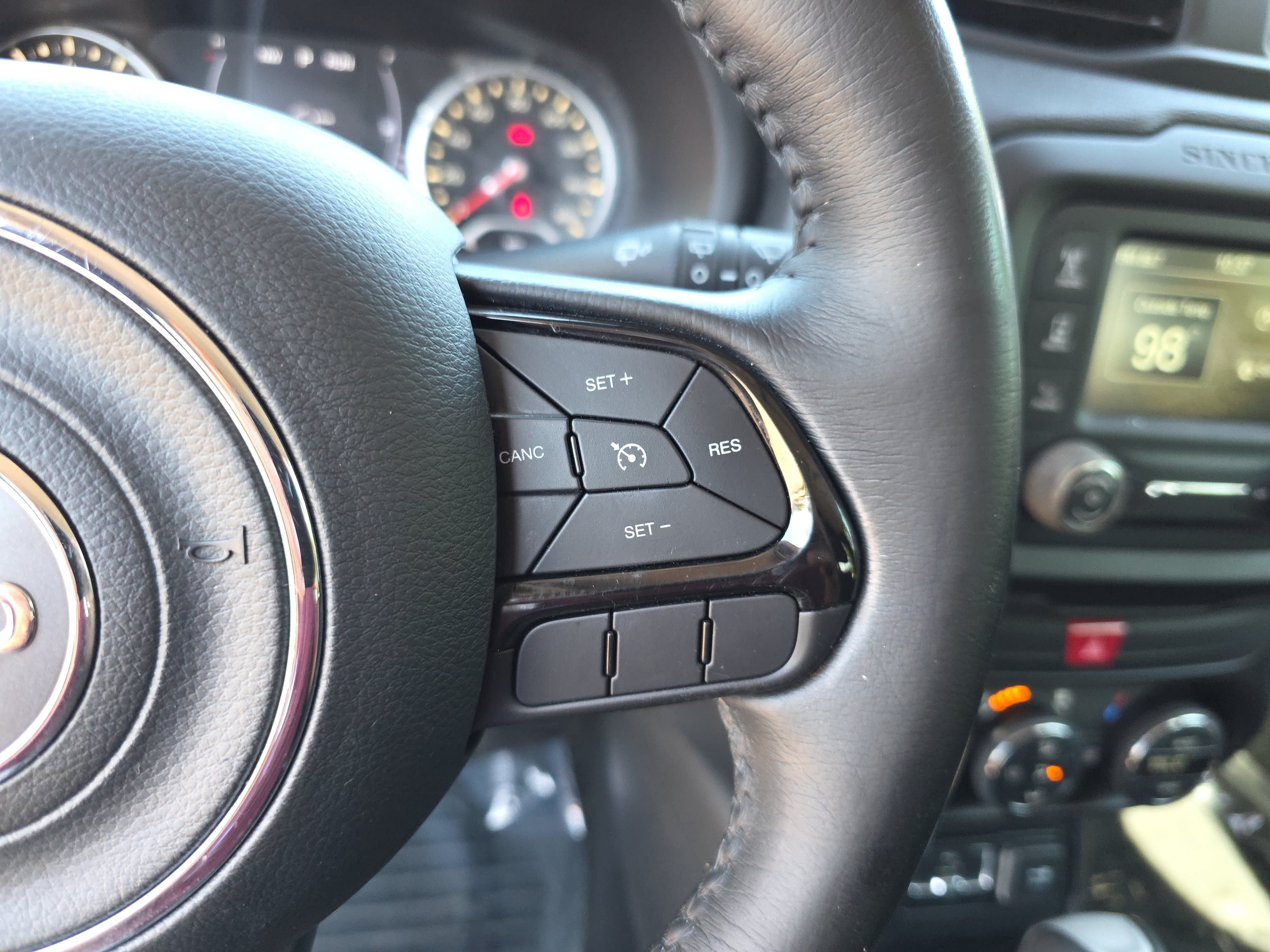 Used 2017 Jeep Renegade Altitude FWD image 15
