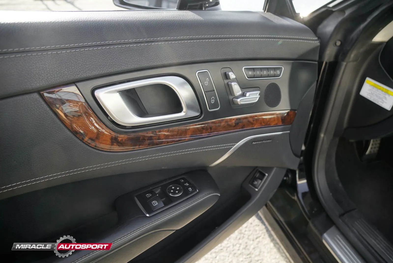 Used 2013 Mercedes-Benz SL 550 w/ Premium Pkg image 17
