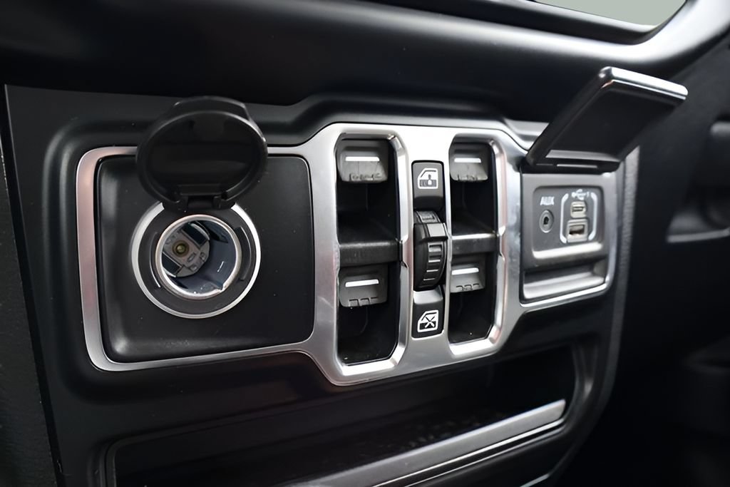 Used 2022 Jeep Wrangler Unlimited Sahara w/ Cold Weather Group AWD/4WD image 26