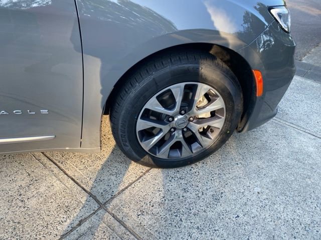 Used 2023 Chrysler Pacifica Pinnacle image 16