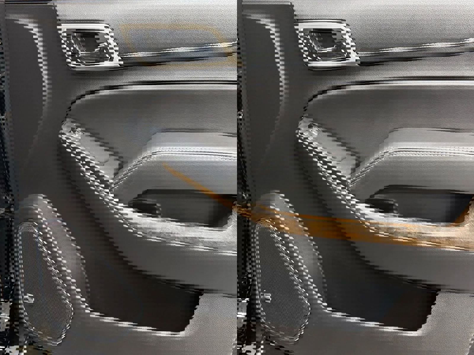 Used 2018 GMC Yukon Denali w/ Denali Ultimate Package image 27