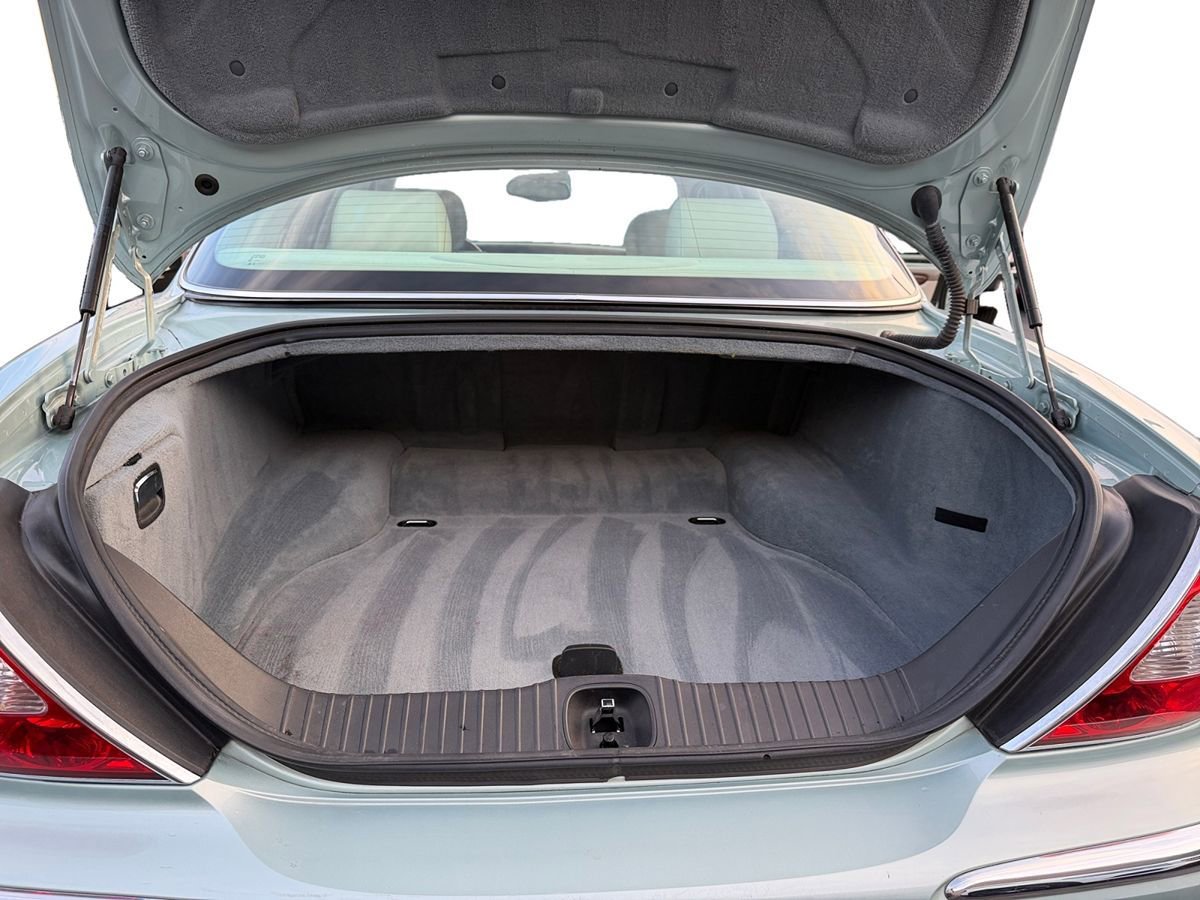 Used 2004 Jaguar XJ8 image 22